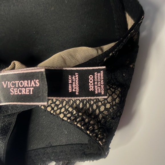 Victoria’s Secret Very Sexy Bra Push up sz 32DDD - Picture 3 of 3